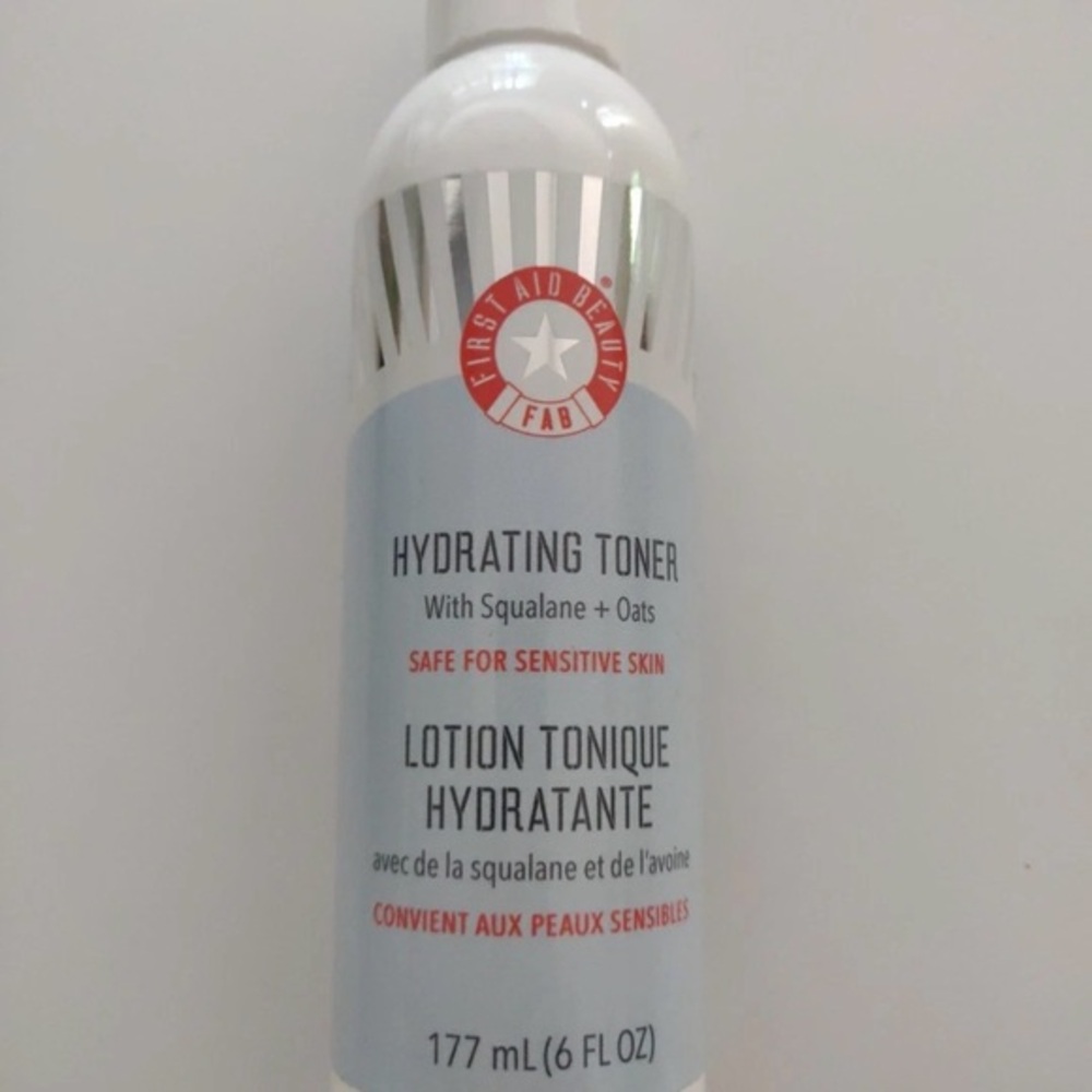 First Aid Beauty Hydrating Toner - White and Red